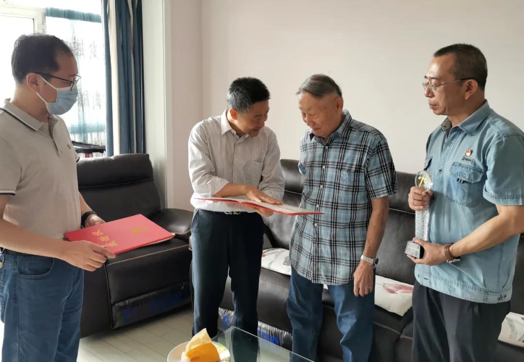 1AACDC4E208CD08555C626DB355_F1E76E82_16479.jpg?e= 1AACDC4E208CD08555C626DB355_F1E76E82_16479.jpg?e=